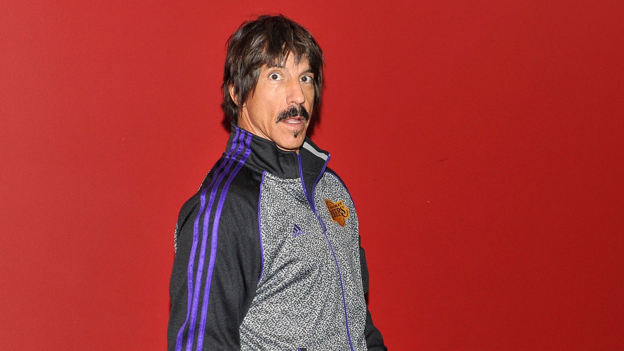 Red Hot Chili Peppers Singer Anthony Kiedis Escorted Off Court at