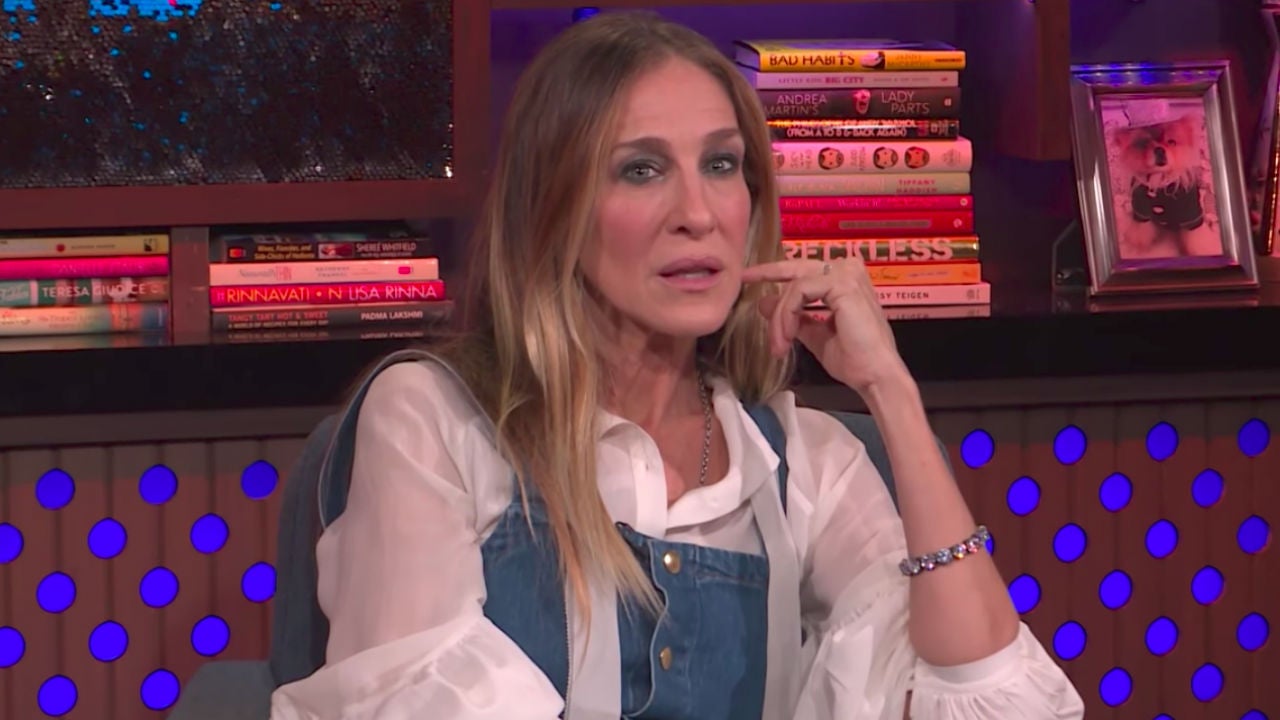 Sarah Jessica Parker Reacts to Hocus Pocus Co-Star Bette Midler Calling Her a Girl in the Back Entertainment Tonight picture