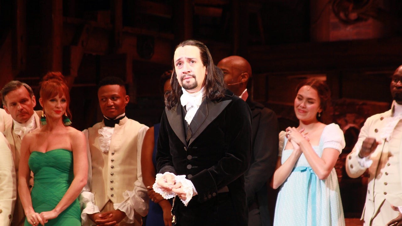 LinManuel Miranda Tears Up While Bringing Father Onstage at 'Hamilton(02)