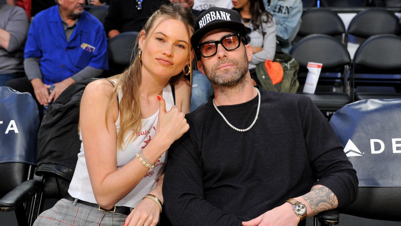 Behati Prinsloo Shares Sweet Pic of Daughters Watching Adam Levine(02)