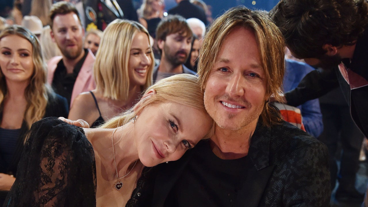 Keith Urban Passionately Kisses Nicole Kidman After Winning Entertainer(02)