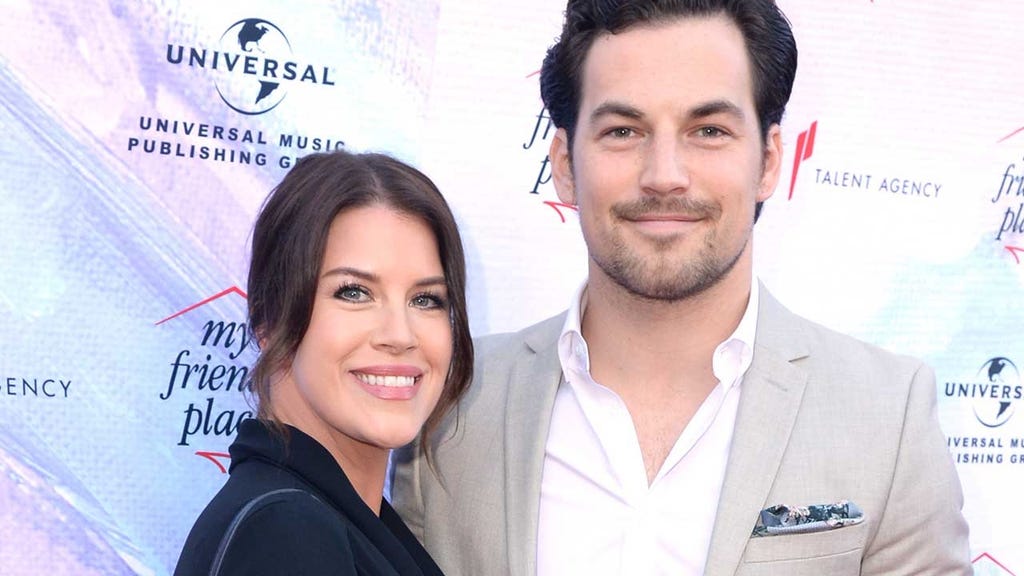 Nichole Gustafson and Giacomo Gianniotti
