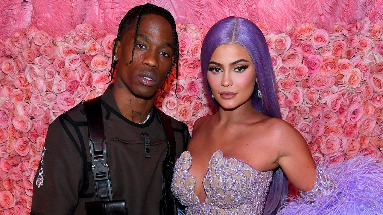 Travis Us Open Roses Travis Scott Showers Kylie Jenner With a Room Full of Roses Ahead of ...