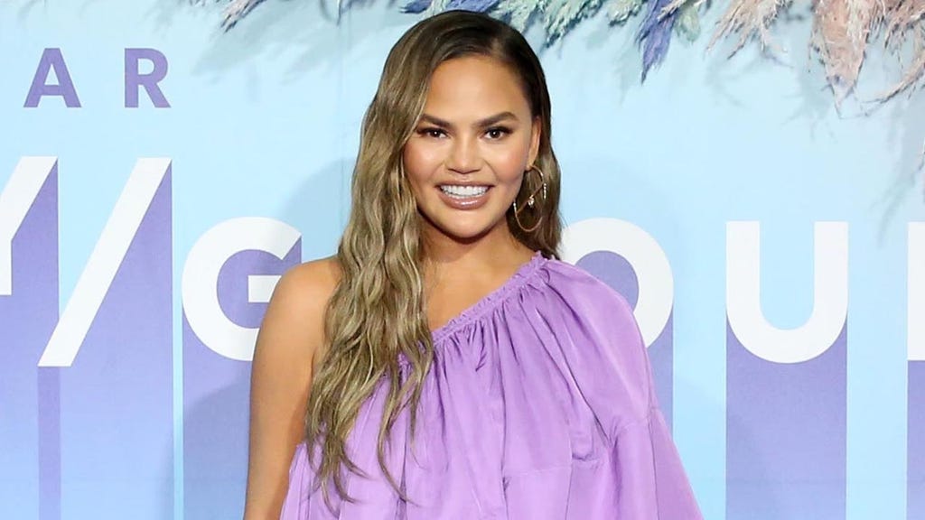 Chrissy Teigen 1280