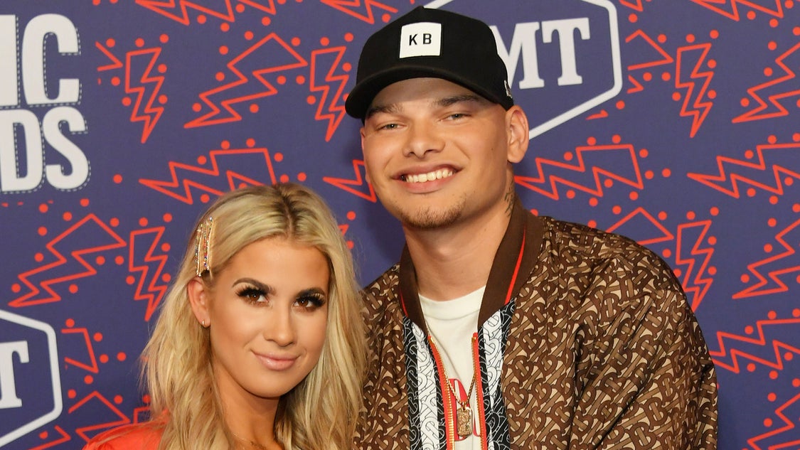 Kane brown and wife at 2019 cmt awards