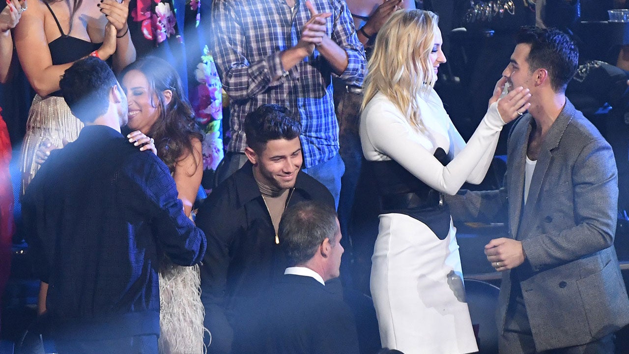 Priyanka Chopra Herself Into Awkward VMAs Moment With