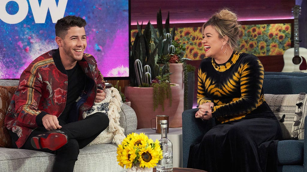 Nick Jonas and Kelly Clarkson