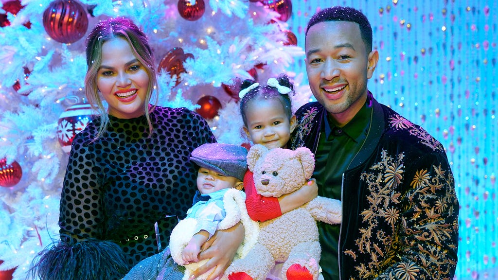 Chrissy Teigen and John Legend with kids - xmas 2018
