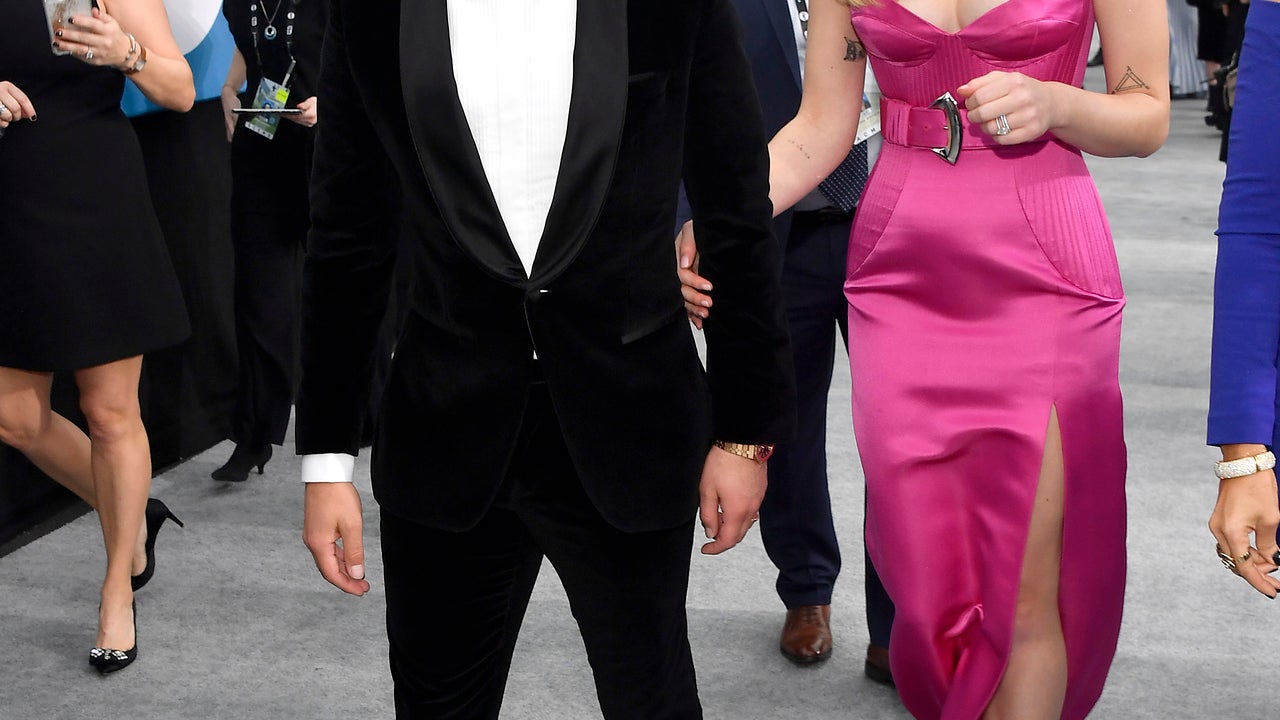 SAG Awards 2020: Joe Jonas, Sophie Turner Beam on the Carpet