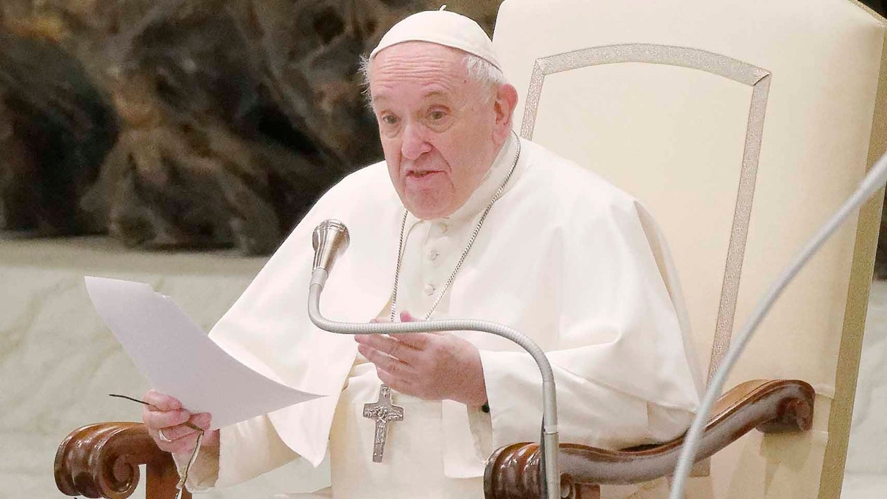 Pope Francis praises Father James Martin during audience with Vatican  communicators - Outreach