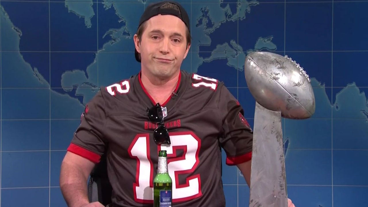 Saturday Night Live Drunk Tom Brady Celebrates Super Bowl Victory With Beer and Lombardi Trophy Entertainment Tonight