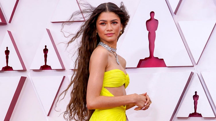 green emerald velvet dress Zendaya  STELLO