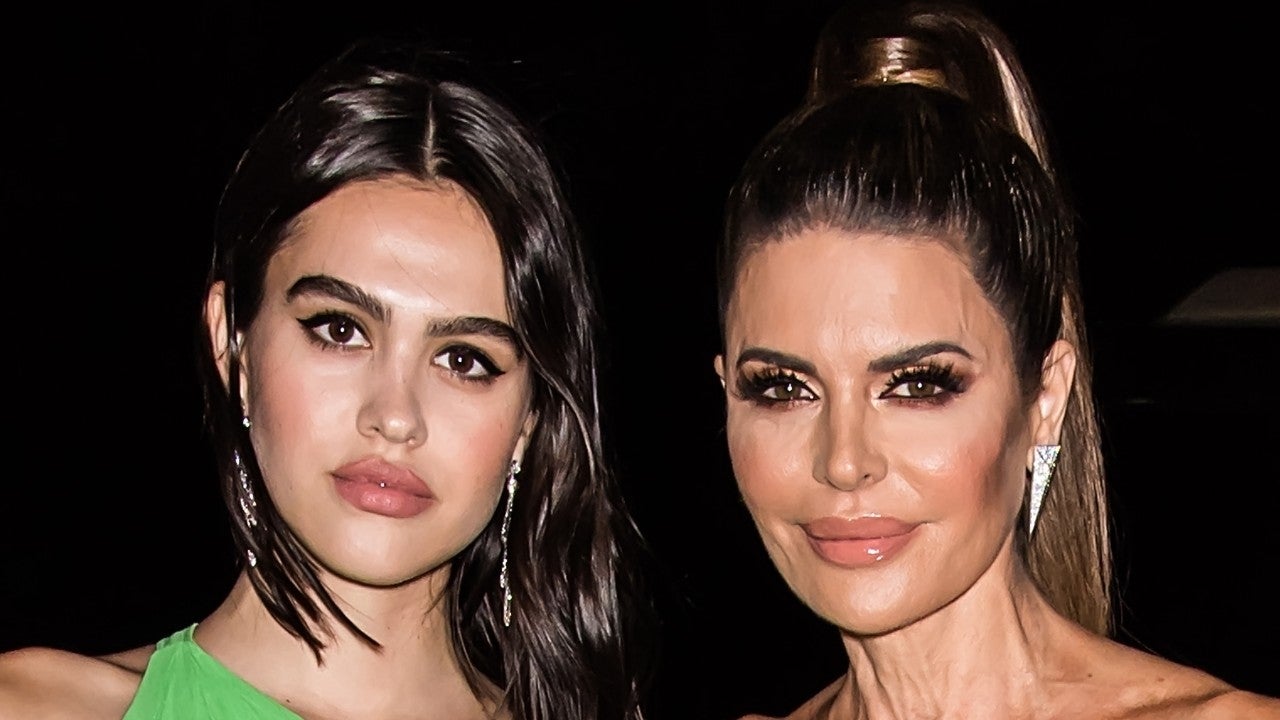 Amelia Hamlin Pokes Fun at Parents Lisa Rinna and Harry Hamlin With(00)