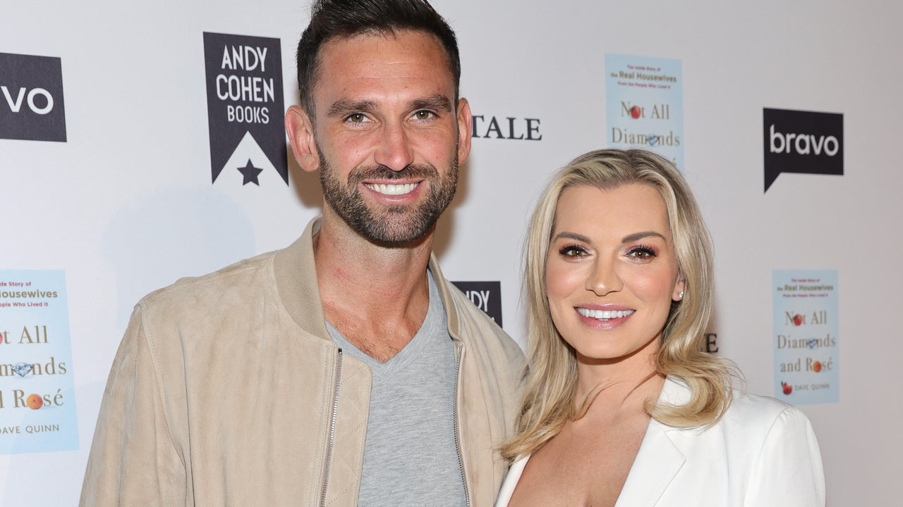 'Summer House' Stars Lindsay Hubbard and Carl Radke Wear a Couples(01)