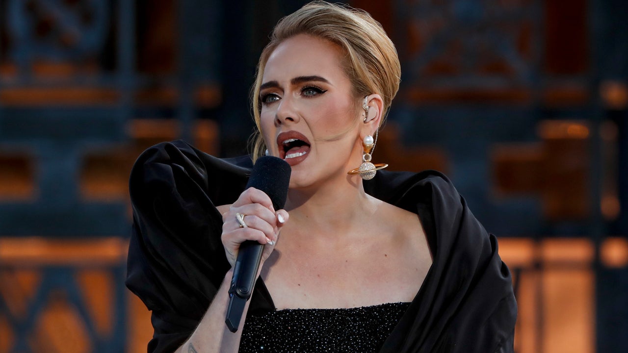 Adele Bursts Into Tears When Former Teacher Surprises Her Onstage | Entertainment Tonight
