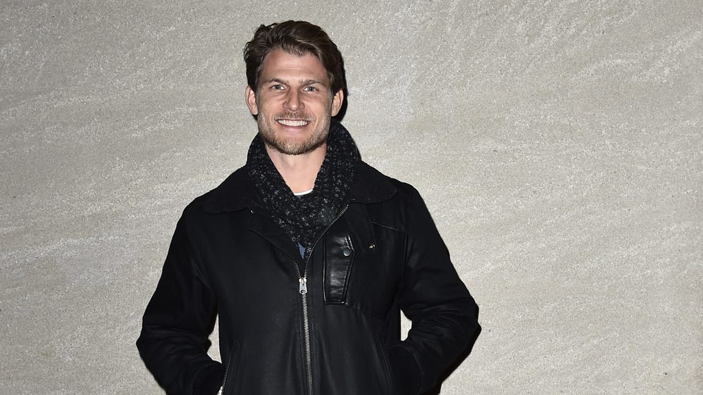 Travis Van Winkle saves dog