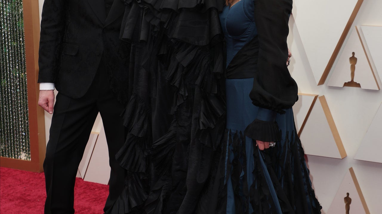 Billie Eilish Stuns in Gothic Gucci Gown on Oscars Red Carpet |  Entertainment Tonight