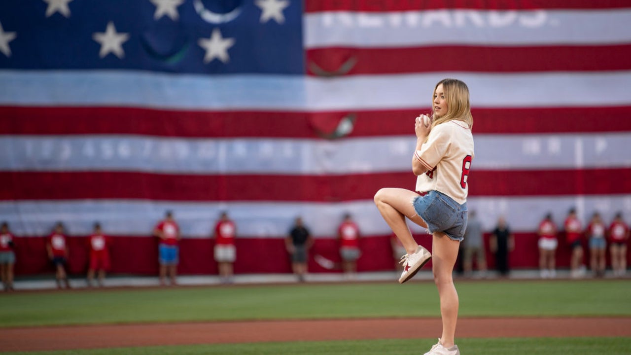 Sydney Sweeney Baseball Outfit 2022: Shop Her Red Sox Jersey, Levi Shorts  and Golden Goose Sneakers