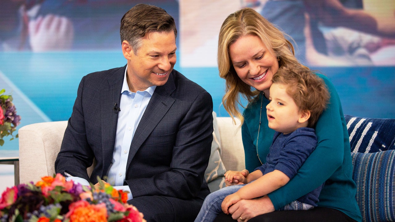 Savannah Guthrie and Hoda Kotb Pay Emotional Tribute to Richard Engel's(01)
