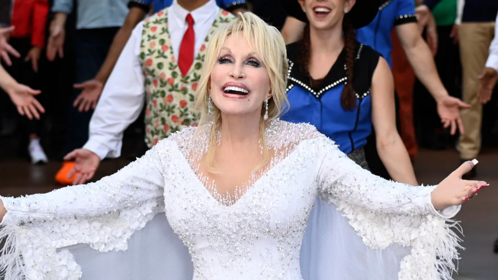 DOLLY PARTON'S MOUNTAIN MAGIC CHRISTMAS