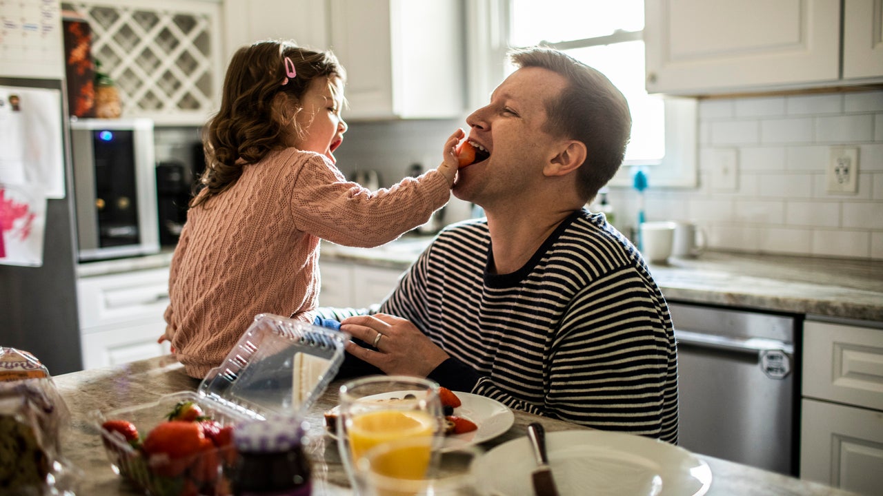 15 Best Father's Day 2024 Food Gifts for Every Type of Dad: Grilling Sets, Hot Sauce, Cookies and More - Vimarsana News