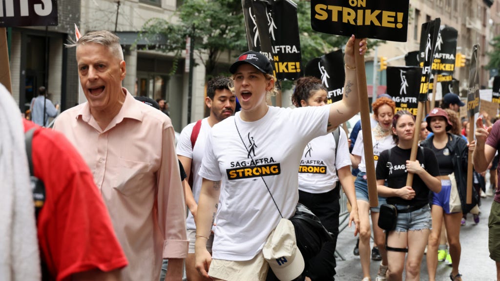 Tommy Dorfman Shares How Much She Made on 13 Reasons Why