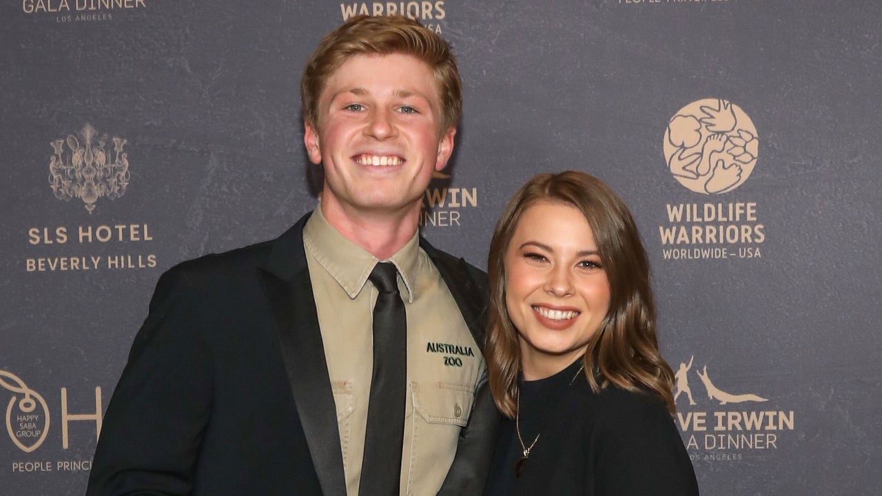 Bindi Irwin Gushes About Brother Robert's 'Gorgeous' Girlfriend Rorie in Family Photo - Vimarsana News