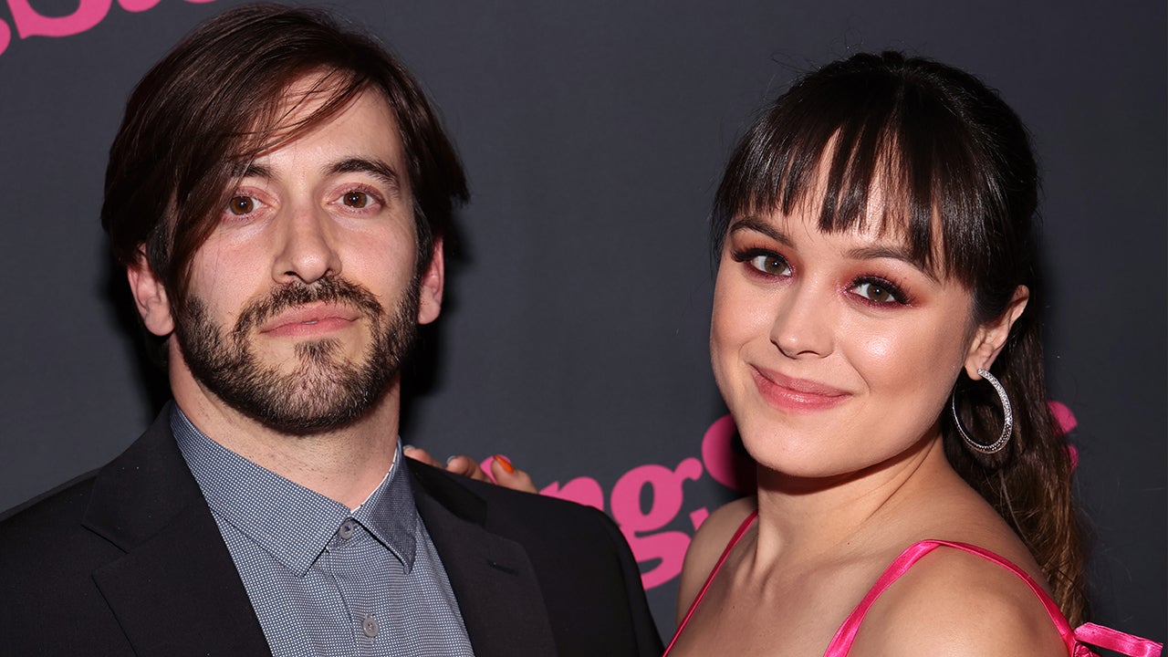'The Goldbergs' Star Hayley Orrantia Marries Boyfriend Greg Furman - Vimarsana News