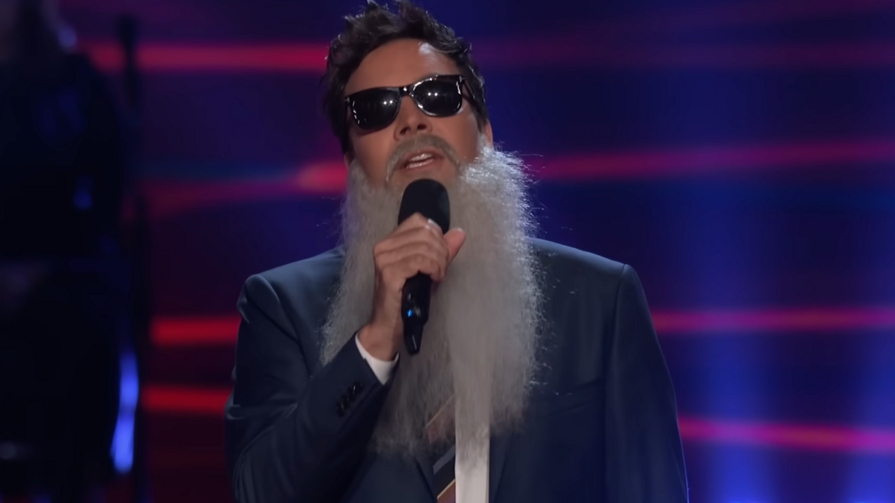 Jimmy Fallon Pranks 'The Voice' Coaches With Incognito Performance