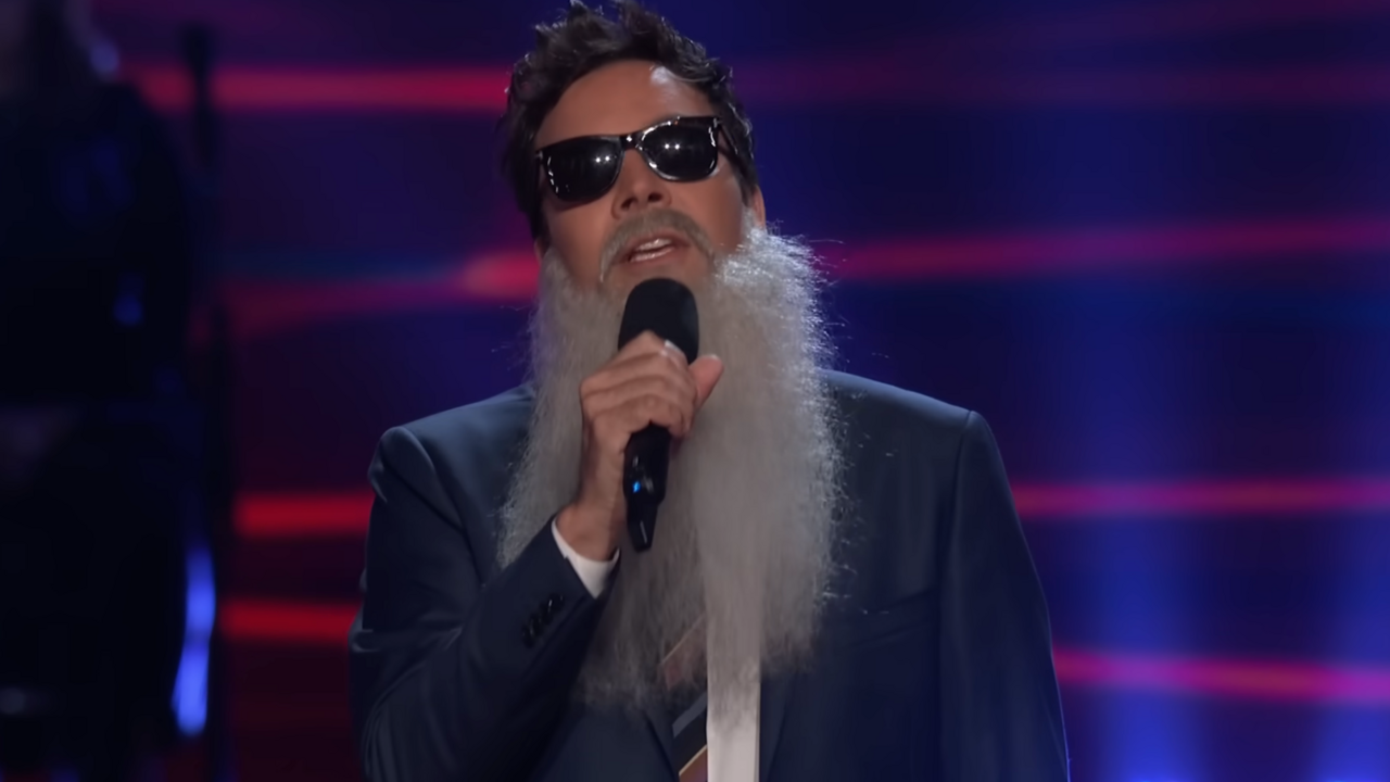 Jimmy Fallon Pranks ‘The Voice’ Coaches With Incognito Performance