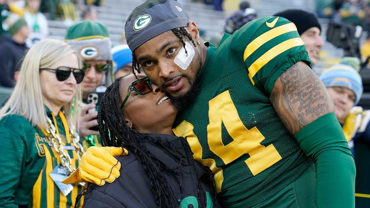 Simone Biles Kisses Husband Jonathan Owens on Sidelines at Green Bay Packers, Kansas City Chiefs Game