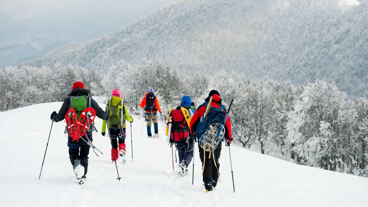 Oferta navideña de REI 2023: ahorre hasta un 50% en chaquetas de invierno, equipo para actividades al aire libre y más