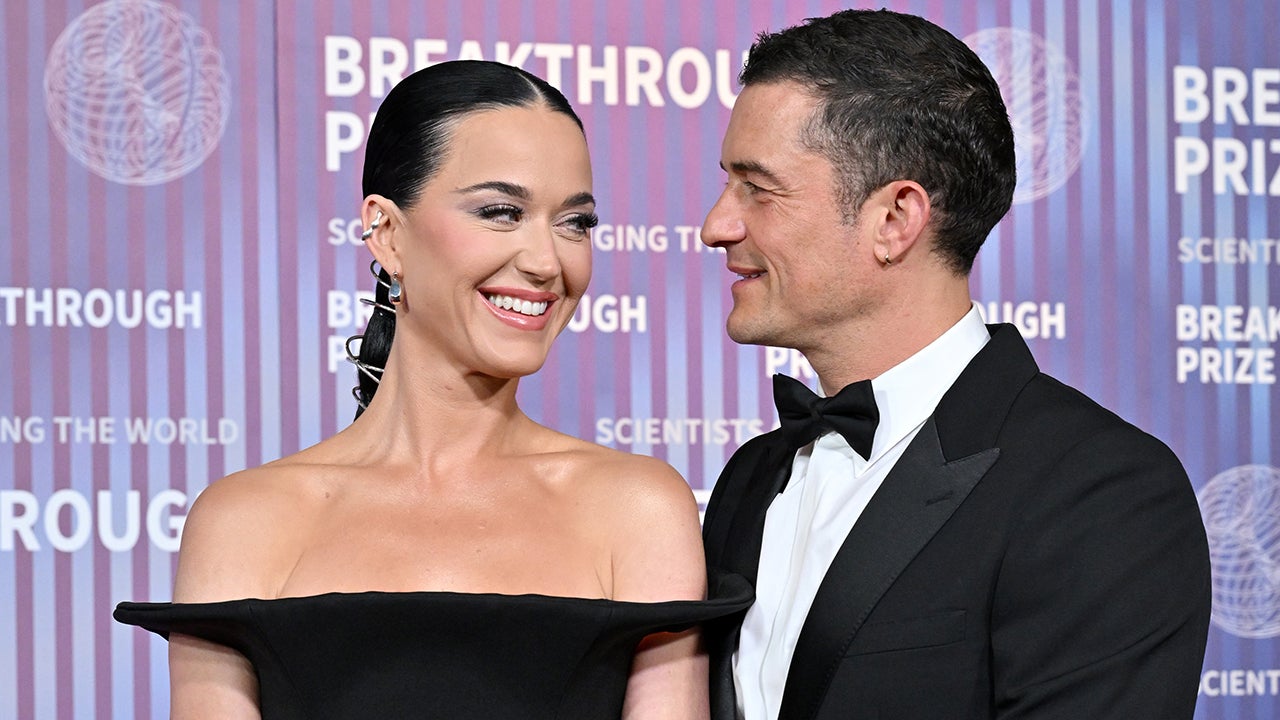 Katy Perry captures Orlando Bloom’s reaction to her pregnancy news in a candid photo.