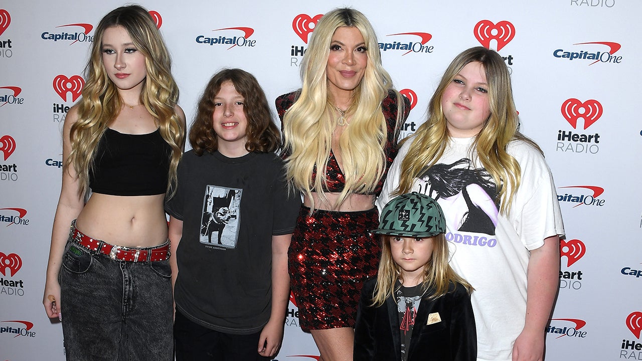 Tori Spelling Shows Off New Body Piercing She Got With Her Kids for(02)
