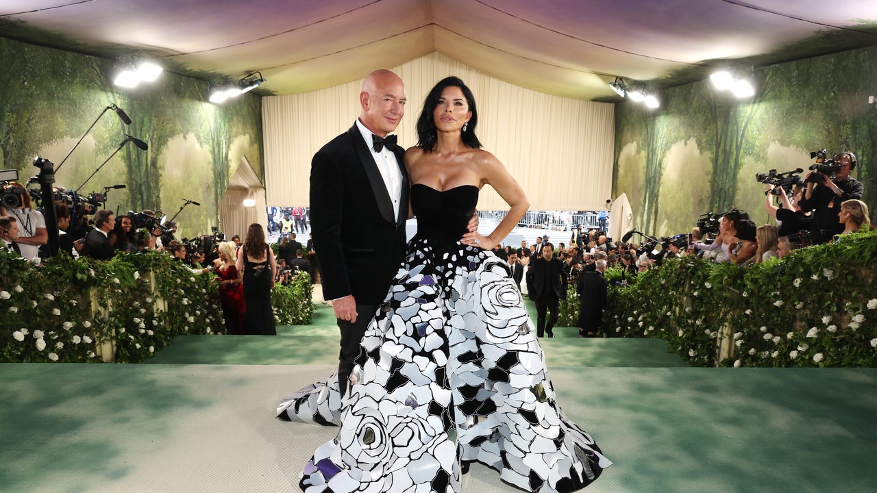 Jeff Bezos and Fiancée Lauren Sánchez Make Their Met Gala Debut