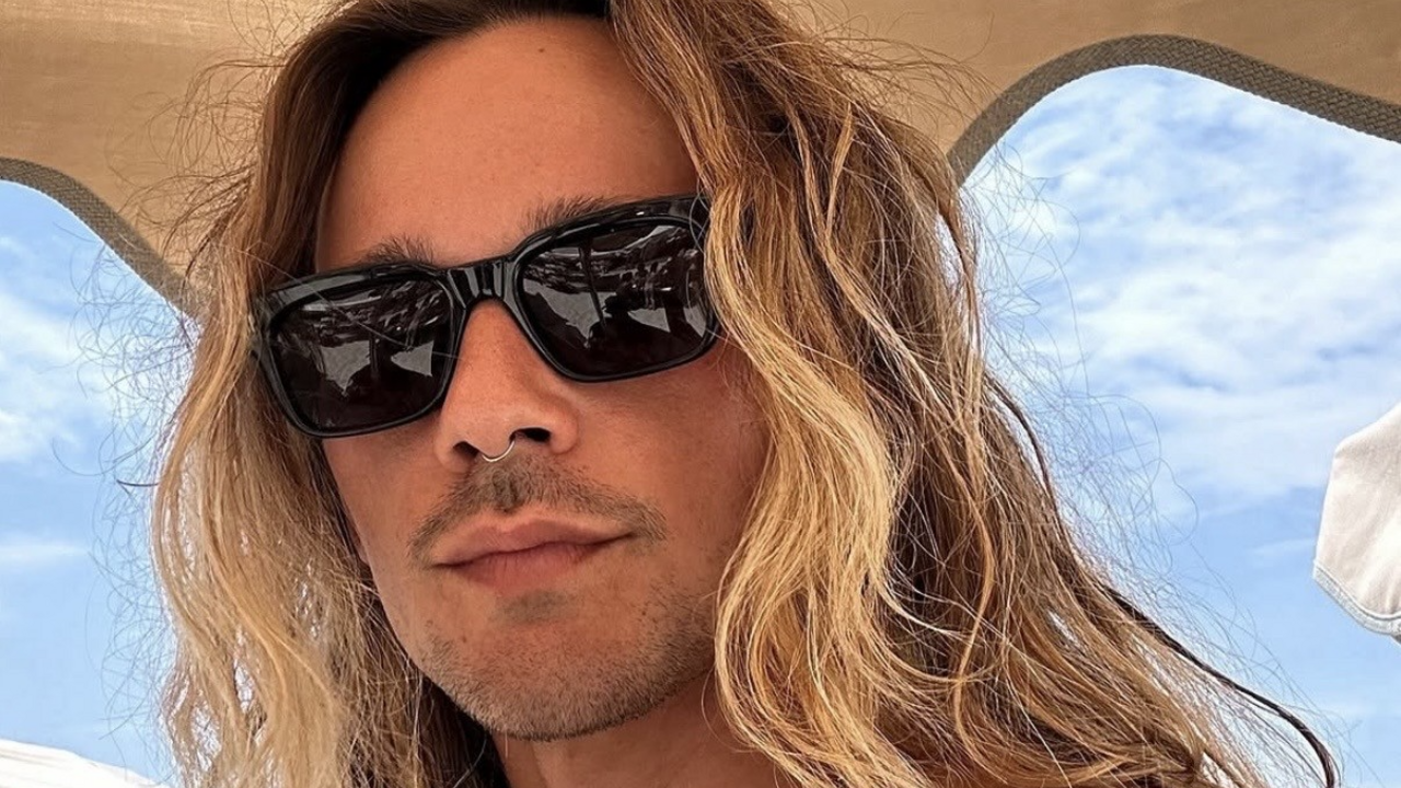 Celebrity Hairstylist Travis Ogletree’s Golden Rules for Shiny, Sun-Kissed Locks All Summer Long