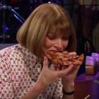 Anna Wintour eats pizza