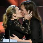 Kate Winslet kisses Allison Janney