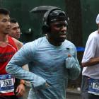 Kevin Hart runs the 2017 NYC marathon.