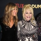dolly_parton_jennifer_aniston_gettyimages-1069374270.jpg