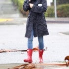 Jennifer Garner in red hunter rain boots