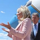 US First Lady Jill Biden greets actress Jennifer Garner(C) in Charleston, West Virginia on May 13, 2021. - First Lady Biden traveled to Charleston, West Virginia to visit a vaccination center.