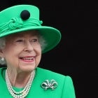 Queen Elizabeth makes surprise appearance on Buckingham Palace balcony 