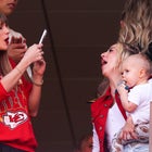 Taylor Swift attends Chiefs game 