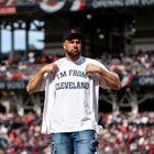 Travis Kelce spots an "I'm From Cleveland" tee-shirt 