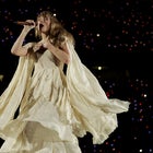 taylor-swift-the-black-dog