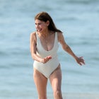 'Golden Bachelor' stat Theresa Nist hits the beach after finalizing her divorce from Gerry Turner.