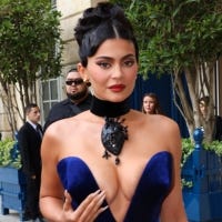 Kylie Jenner Rocks Full Green Body Paint in Spooktacular Pic in Hailey Bieber's Bathtub