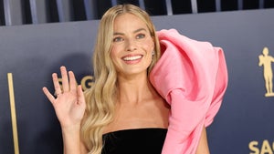 SAG Awards: Watch Margot Robbie Dazzle in 'Barbie'-Inspired Black and Pink Gown on Red Carpet