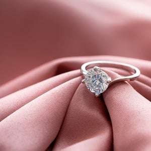 How to Buy an Engagement Ring Main